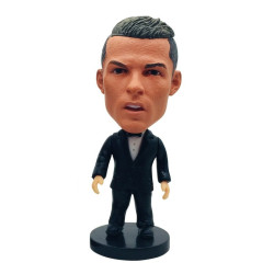 Figurka fotbalista Cristiano Ronaldo v obleku