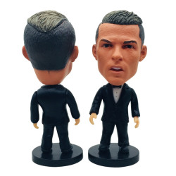 Figurka fotbalista Cristiano Ronaldo v obleku